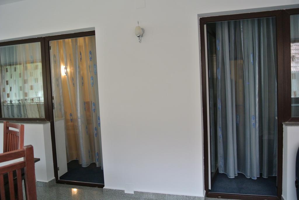 Pensiune Restaurant Piatra Craiului Дымбовичоара Экстерьер фото