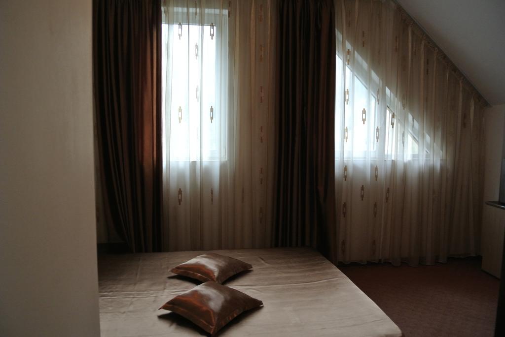 Pensiune Restaurant Piatra Craiului Дымбовичоара Экстерьер фото