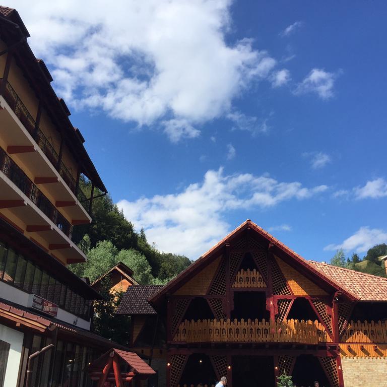 Pensiune Restaurant Piatra Craiului Дымбовичоара Экстерьер фото