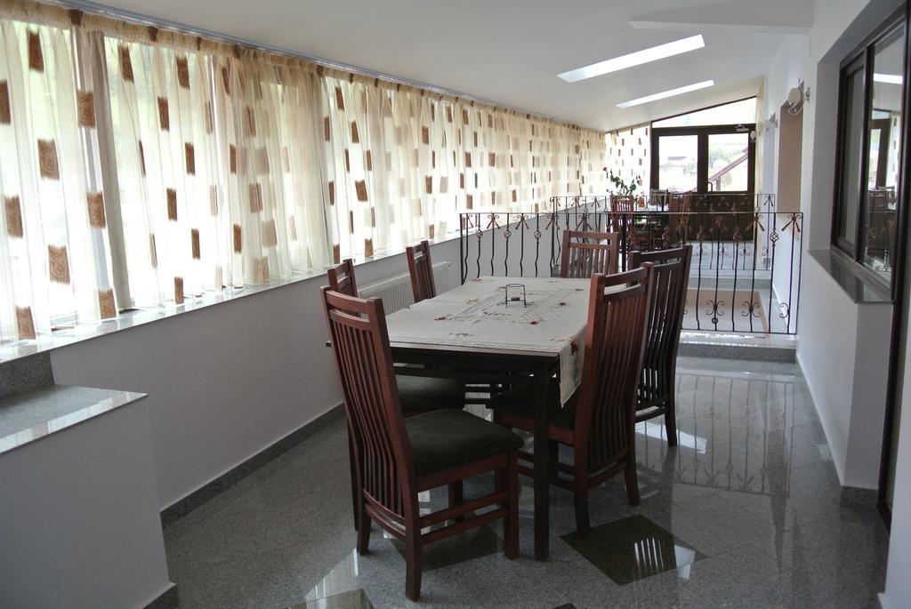 Pensiune Restaurant Piatra Craiului Дымбовичоара Экстерьер фото