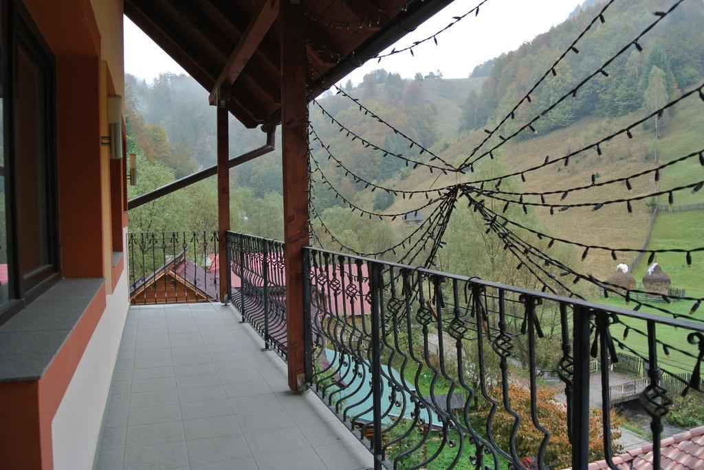 Pensiune Restaurant Piatra Craiului Дымбовичоара Экстерьер фото